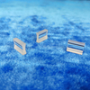 Double concave cylindrical lens